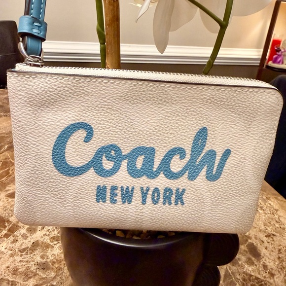 NWT Coach Corner Zip Wristlet in Signature Canvas and Coach Script - Picture 3 of 10